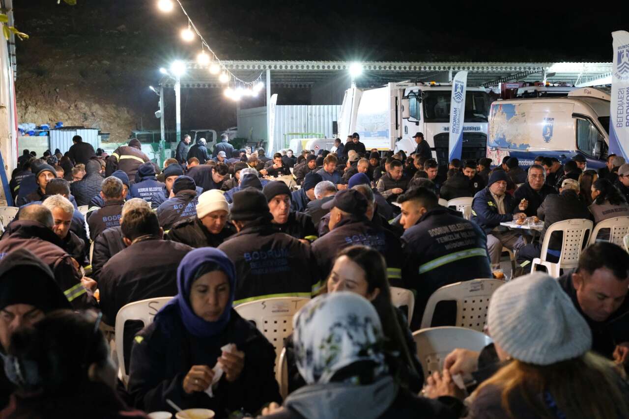 Başkan Tamer Mandalinci Temizlik İşleri Personeliyle Sahurda Buluştu 5